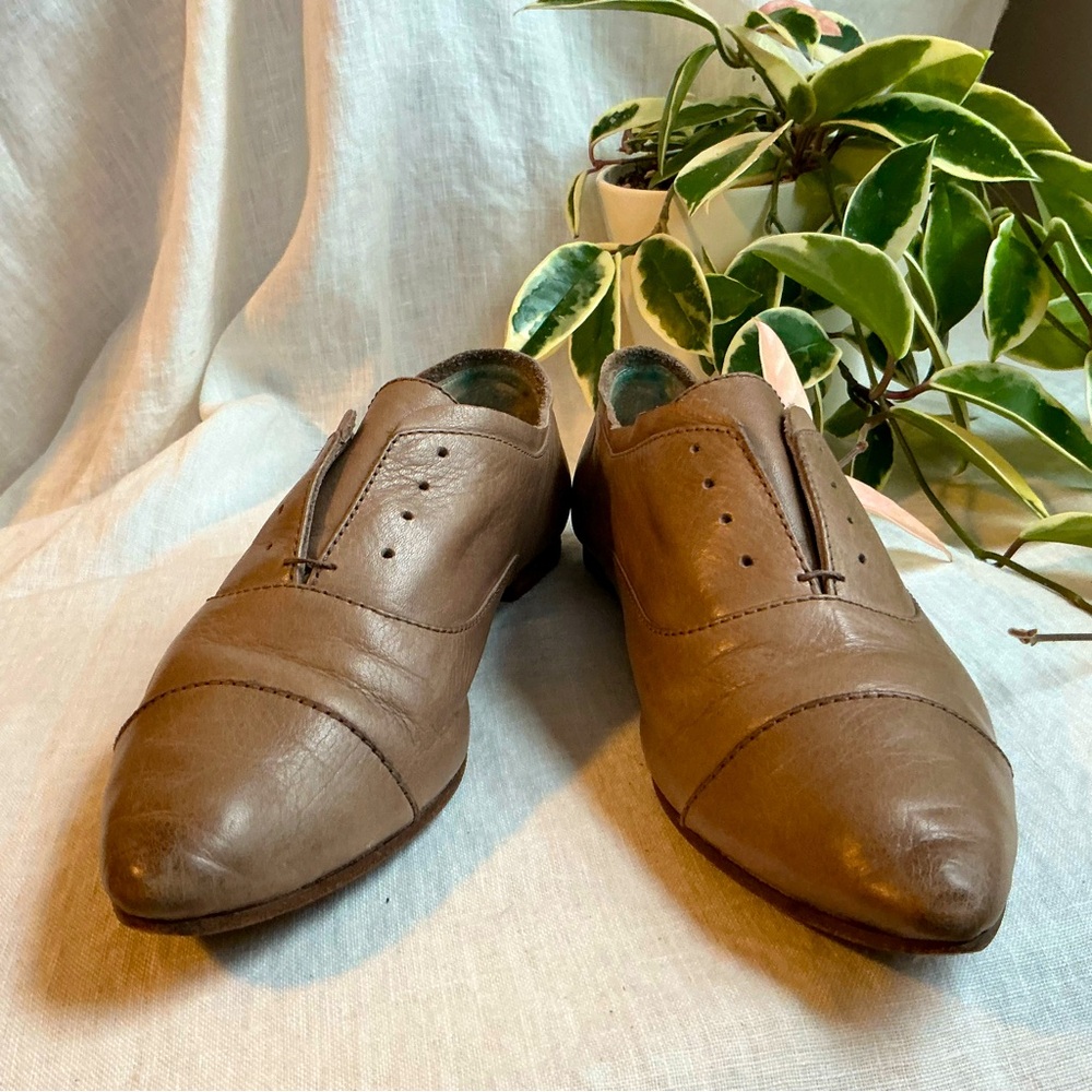 Frye “Rose” Soft Grey Vintage Leather Slip On Shoes- Size 7.5